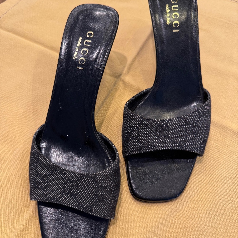 GUCCI SANDAL WITH KITTEN HEEL size 8B